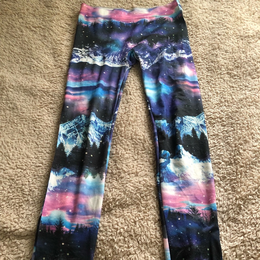 Colorful Northern Light Mountain Leggings
